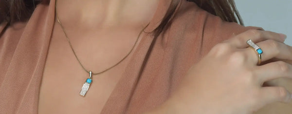 Del día a la noche: cómo llevar tus joyas en 3 looks diferentes