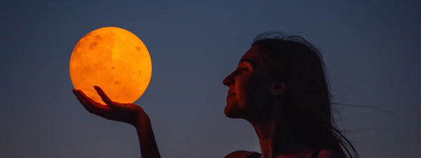 Rituales de luna nueva y luna llena: limpia tus joyas, carga tu energía