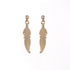 LA PLUMA ARETES (DORADO)